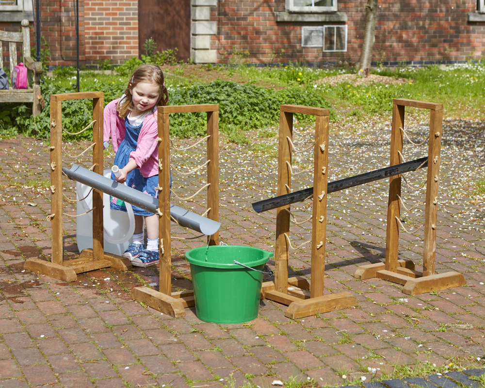 Water play - gutter stand